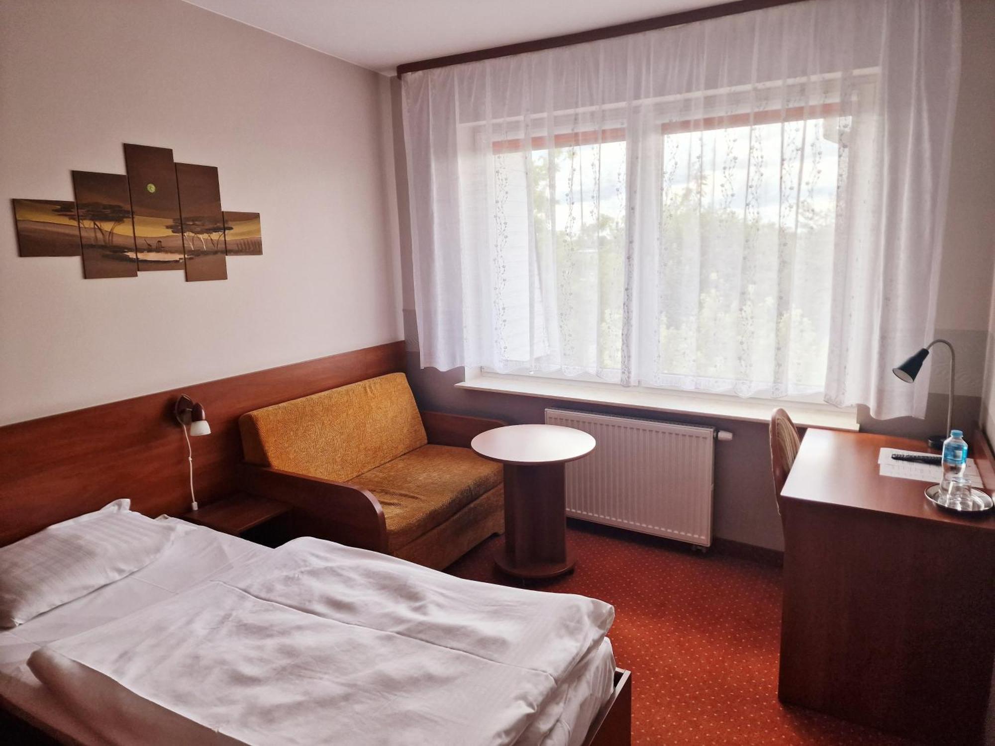 Hotel Podroznik Koszuty Exterior photo